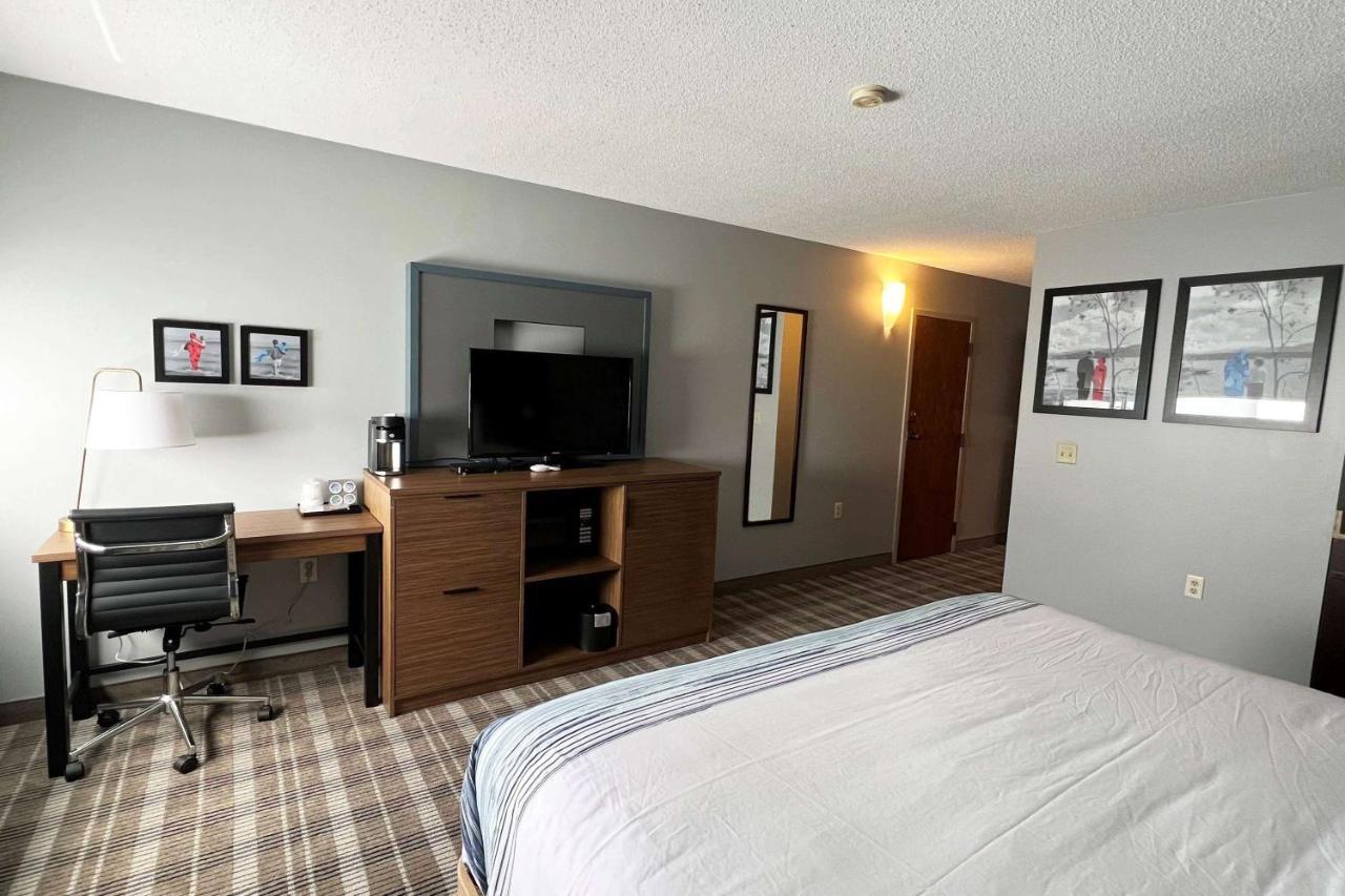 Hotel Americinn By Wyndham Marshfield